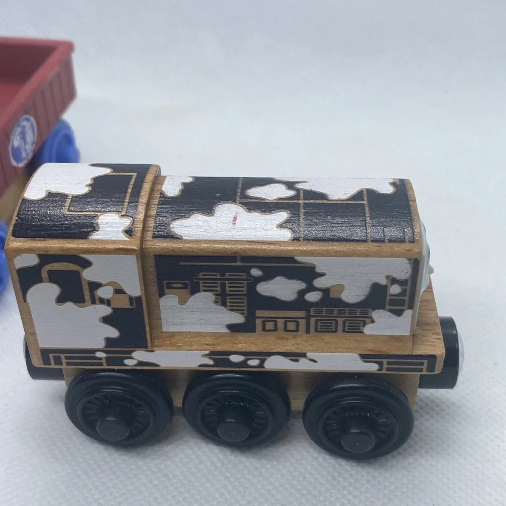 Thomas & Friends Wooden Railway Dairy Diesel And Dairy Car Train - Picture 3 of 8